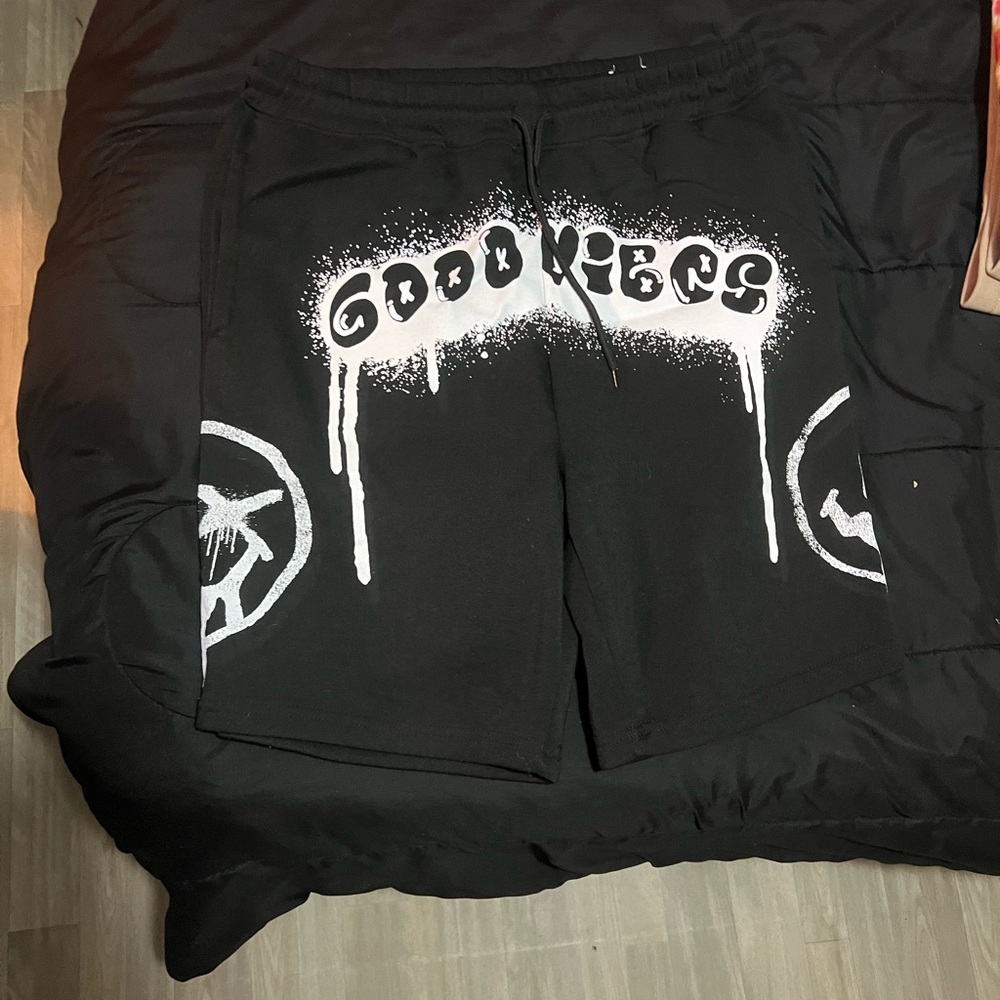 Good vibes black shorts